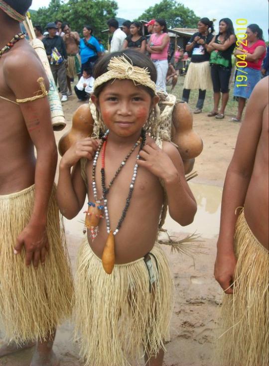 Criança Makuxi durante a Festa de Comemoração da Homologaçao da Raposa Serra do Sol