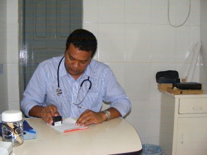 Dr. Edival Índio Pataxó Hãhãhãe- Hospital de Pau Brasil-BA, foto:ARARAWÂ