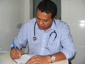 Dr. Edival Índio Pataxó Hãhãhãe- Hospital de Pau Brasil-BA, foto:ARARAWÂ